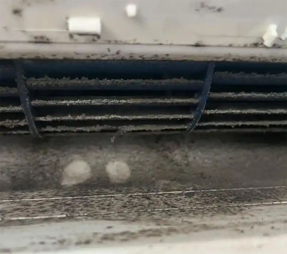 常州市空调吹的风有股烧焦味是怎么回事